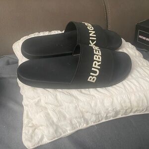 Burberry slippers